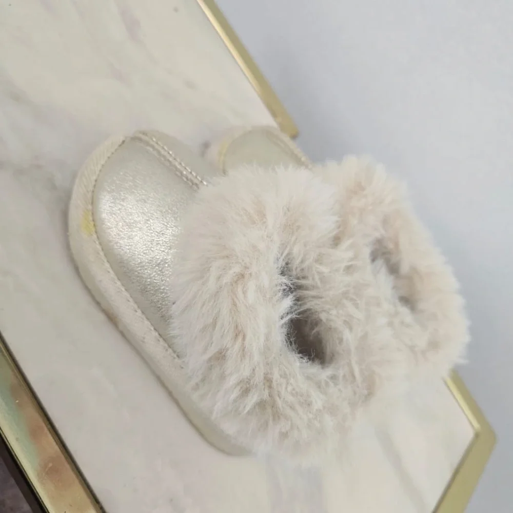 Adorable White Baby Shoes with Fluffy Trim Size 5.